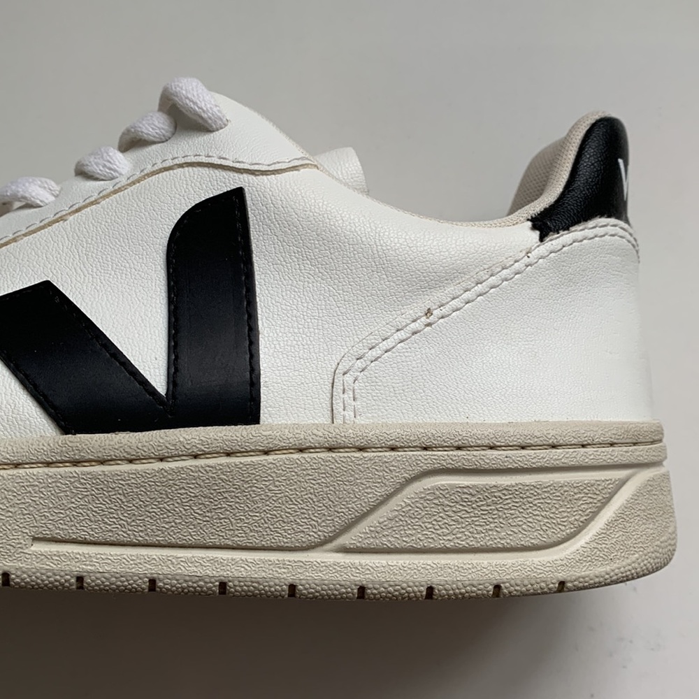 Veja V-10 White Black Womens Sneakers - Picture 11 of 16